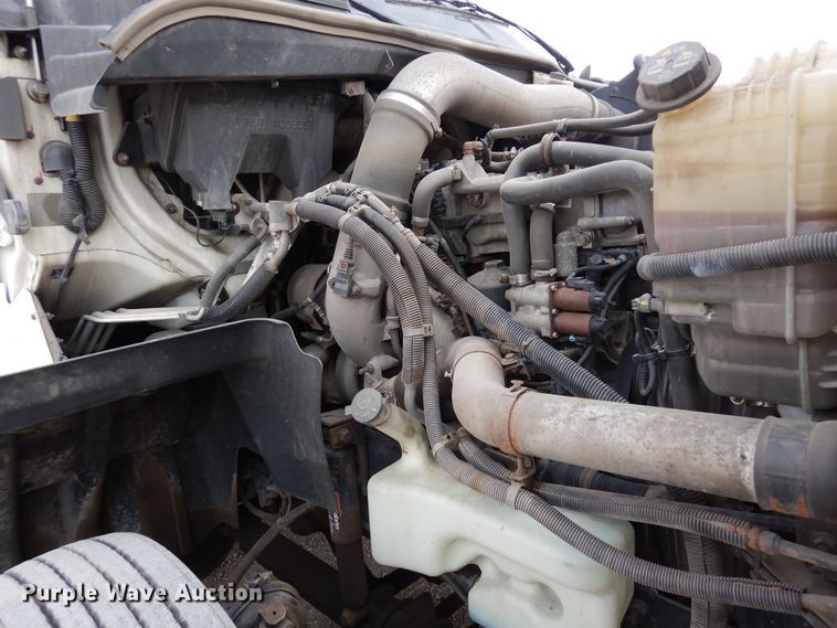 image for item DF8282 2014 International ProStar Plus  semi truck