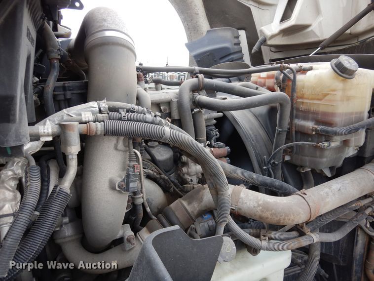 image for item DF8282 2014 International ProStar Plus  semi truck