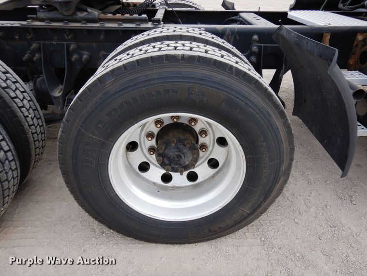 image for item DF8282 2014 International ProStar Plus  semi truck