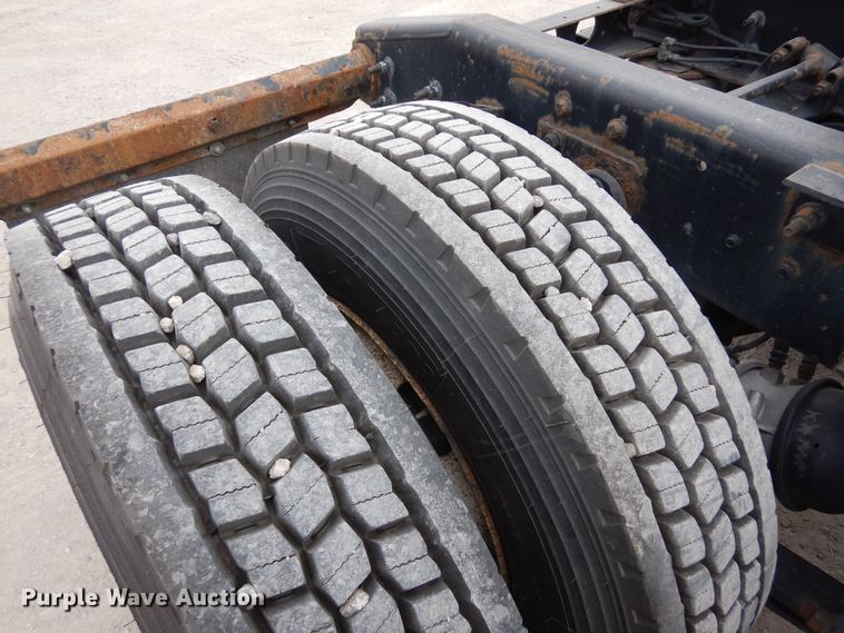 image for item DF8282 2014 International ProStar Plus  semi truck