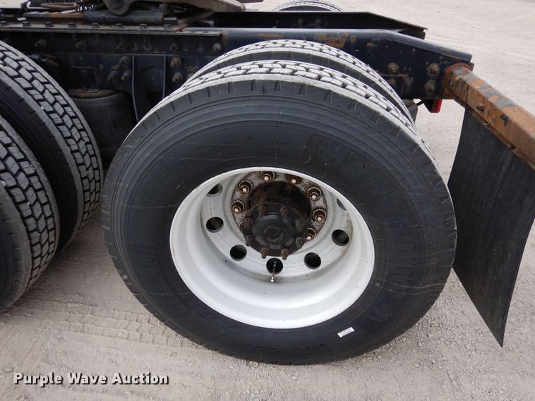 image for item DF8282 2014 International ProStar Plus  semi truck