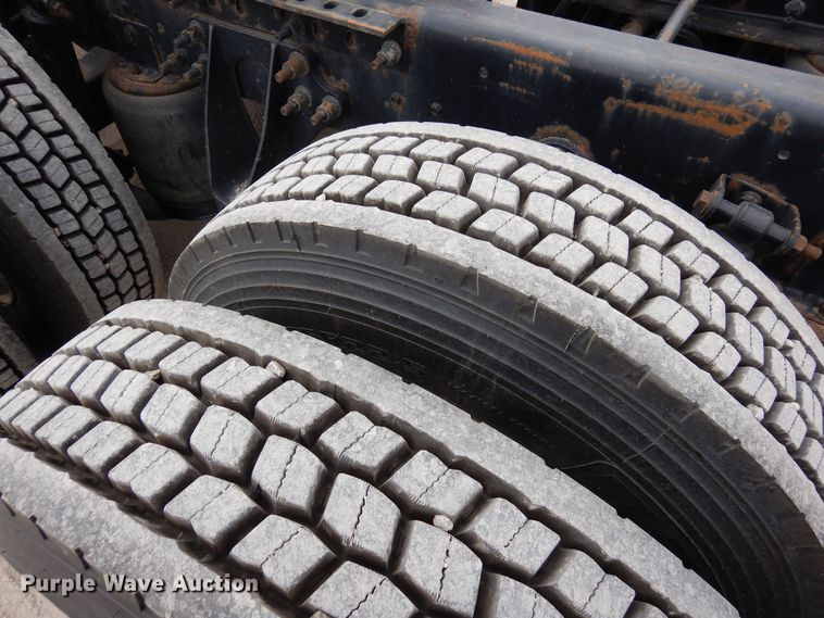 image for item DF8282 2014 International ProStar Plus  semi truck