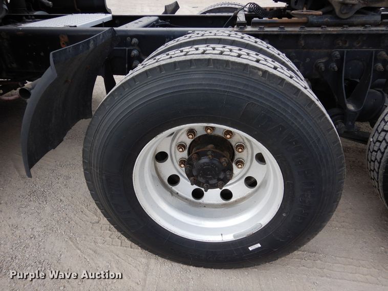 image for item DF8282 2014 International ProStar Plus  semi truck