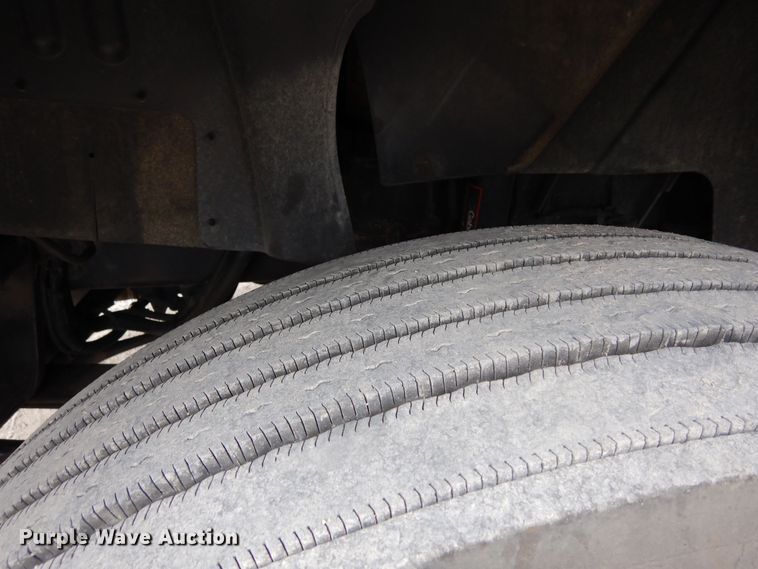 image for item DF8282 2014 International ProStar Plus  semi truck