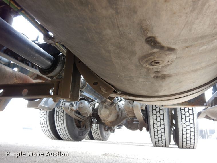 image for item DF8282 2014 International ProStar Plus  semi truck