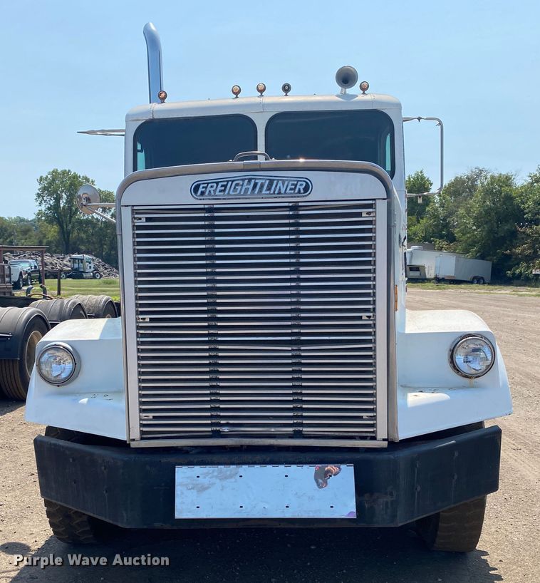 image for item DK6469 1987 Freightliner FLC  semi truck