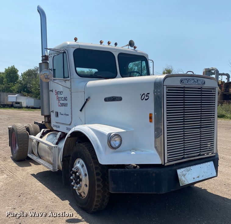 image for item DK6469 1987 Freightliner FLC  semi truck