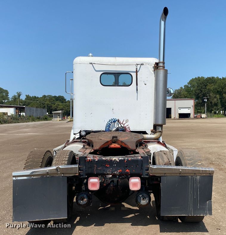 image for item DK6469 1987 Freightliner FLC  semi truck