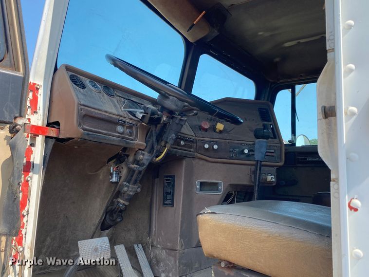 image for item DK6469 1987 Freightliner FLC  semi truck