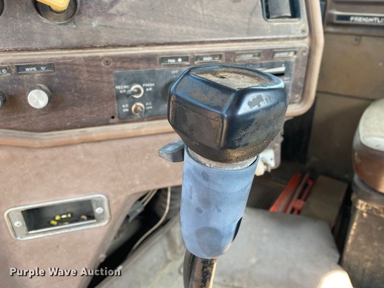 image for item DK6469 1987 Freightliner FLC  semi truck