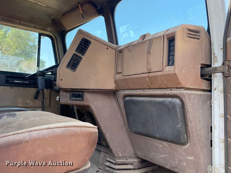 image for item DK6469 1987 Freightliner FLC  semi truck