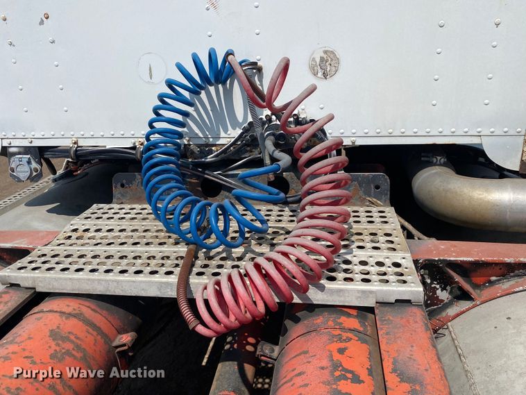 image for item DK6469 1987 Freightliner FLC  semi truck