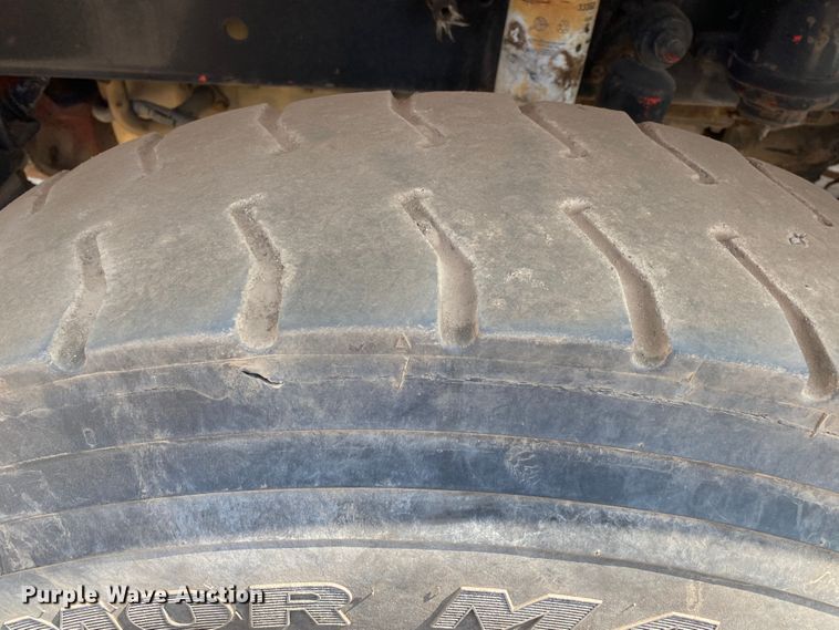 image for item DK6469 1987 Freightliner FLC  semi truck