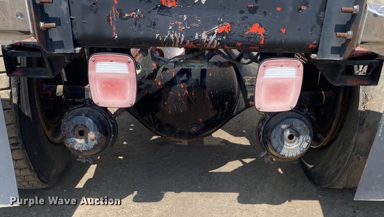 image for item DK6469 1987 Freightliner FLC  semi truck