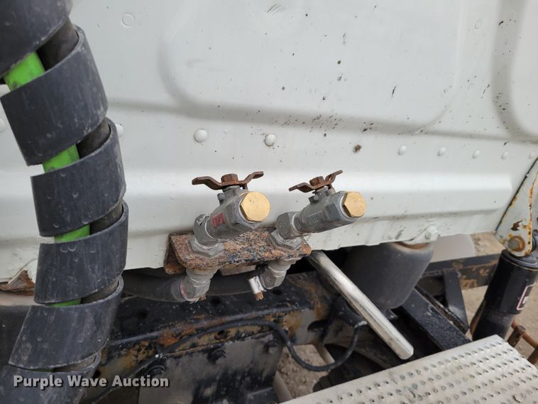 image for item DM8143 2016 Freightliner Cascadia  semi truck