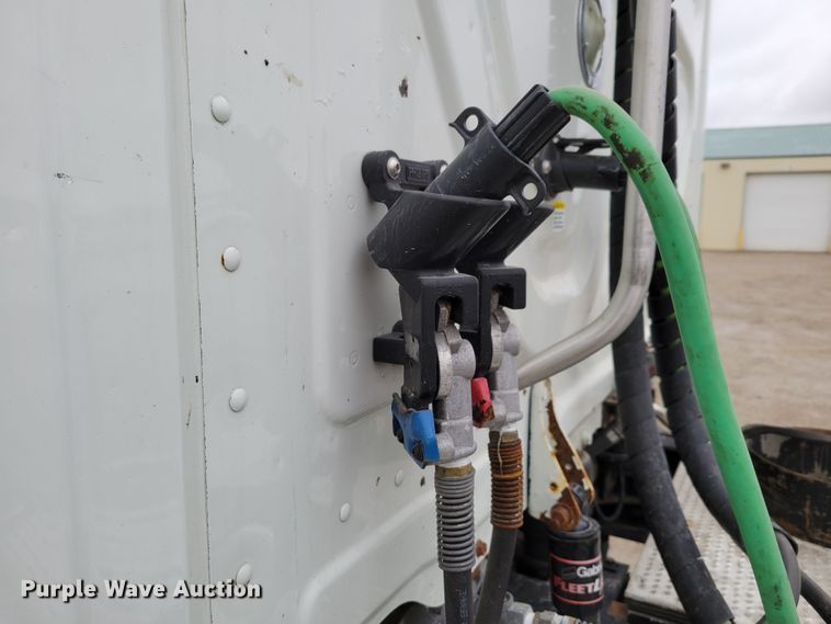 image for item DM8143 2016 Freightliner Cascadia  semi truck