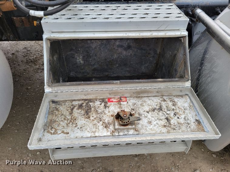 image for item DM8143 2016 Freightliner Cascadia  semi truck