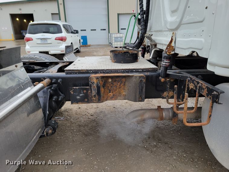 image for item DM8143 2016 Freightliner Cascadia  semi truck