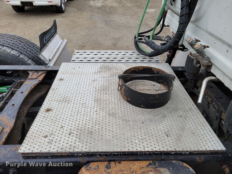 image for item DM8143 2016 Freightliner Cascadia  semi truck