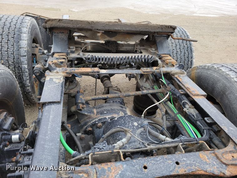 image for item DM8143 2016 Freightliner Cascadia  semi truck