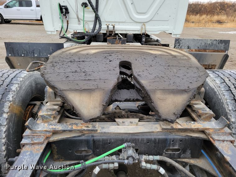 image for item DM8143 2016 Freightliner Cascadia  semi truck