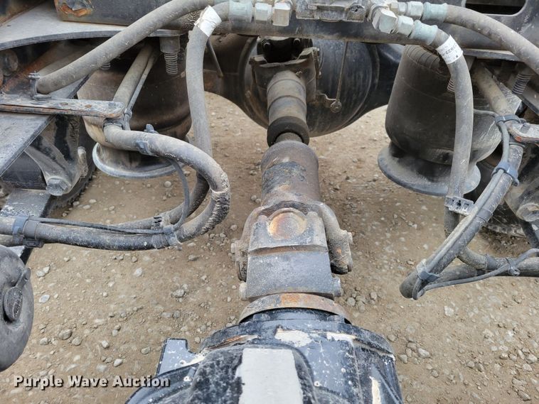 image for item DM8143 2016 Freightliner Cascadia  semi truck