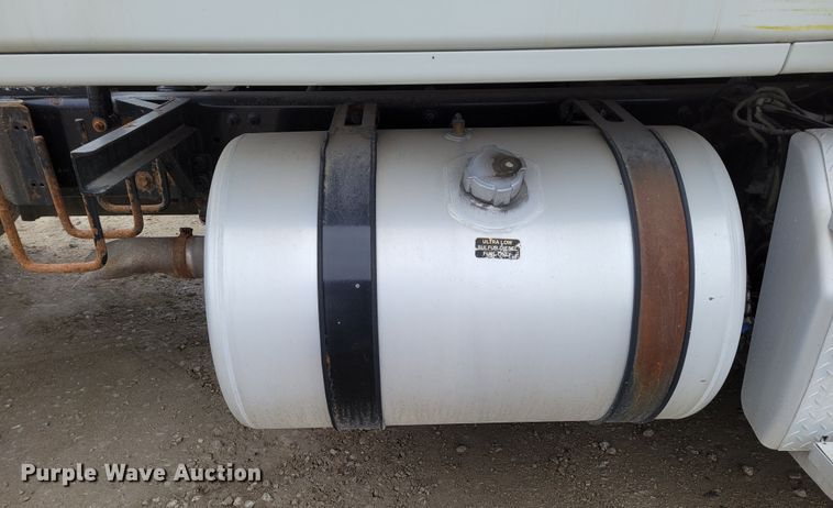 image for item DM8143 2016 Freightliner Cascadia  semi truck