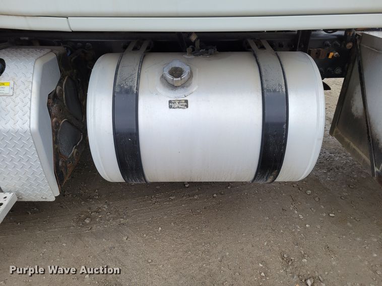 image for item DM8143 2016 Freightliner Cascadia  semi truck