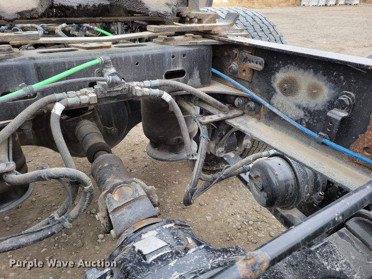 image for item DM8143 2016 Freightliner Cascadia  semi truck