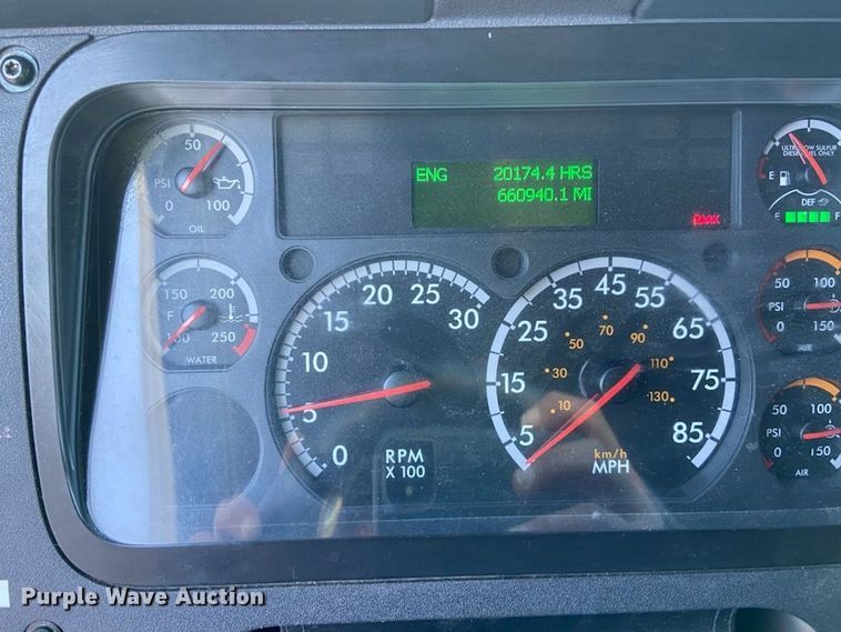 image for item DM8143 2016 Freightliner Cascadia  semi truck