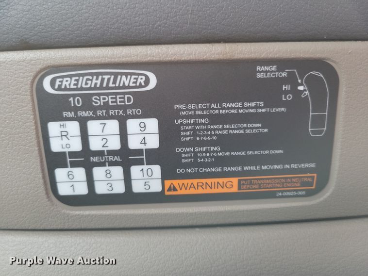 image for item DM8143 2016 Freightliner Cascadia  semi truck