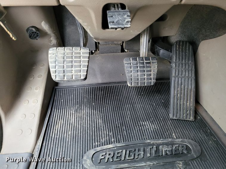 image for item DM8143 2016 Freightliner Cascadia  semi truck