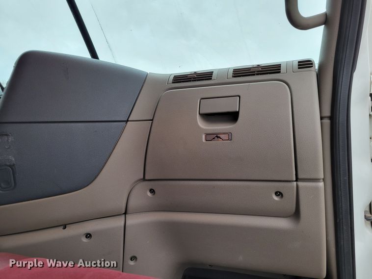 image for item DM8143 2016 Freightliner Cascadia  semi truck