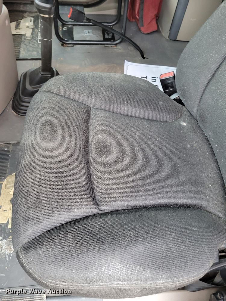 image for item DM8143 2016 Freightliner Cascadia  semi truck