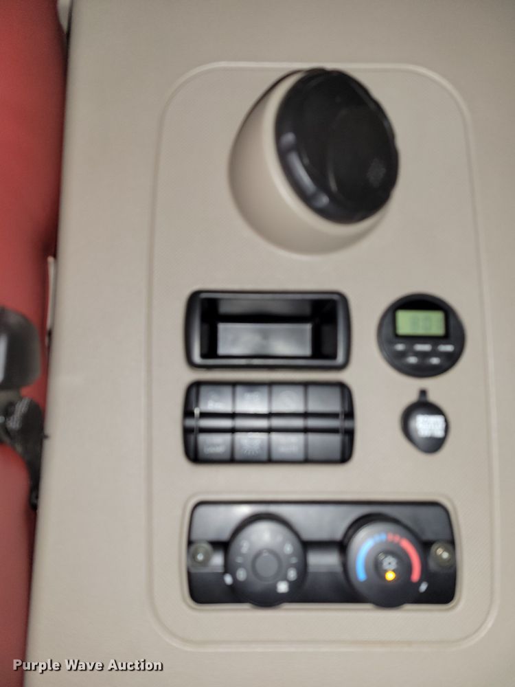 image for item DM8143 2016 Freightliner Cascadia  semi truck