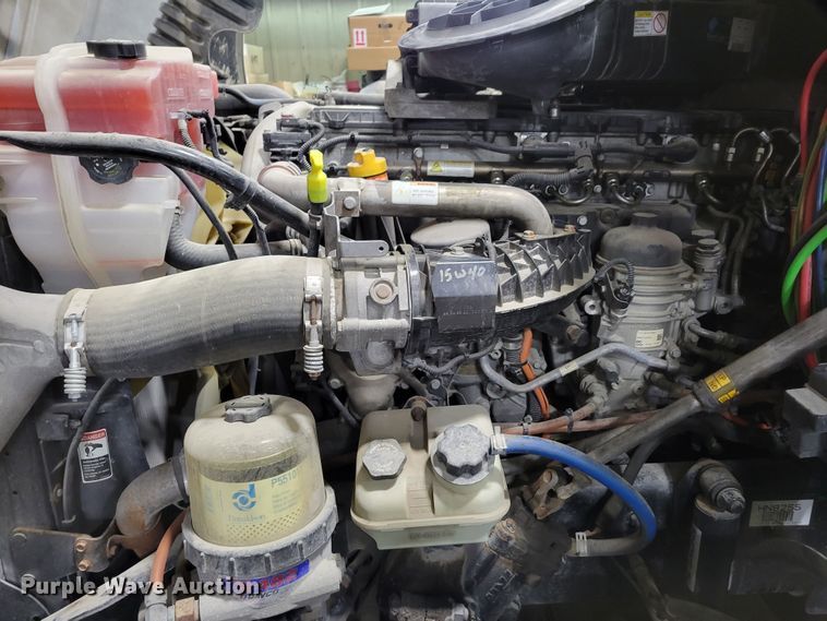 image for item DM8143 2016 Freightliner Cascadia  semi truck