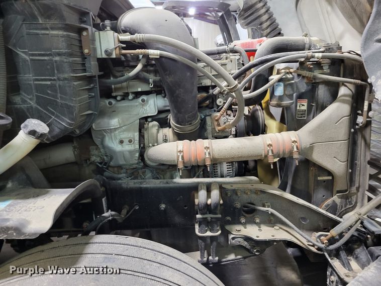 image for item DM8143 2016 Freightliner Cascadia  semi truck