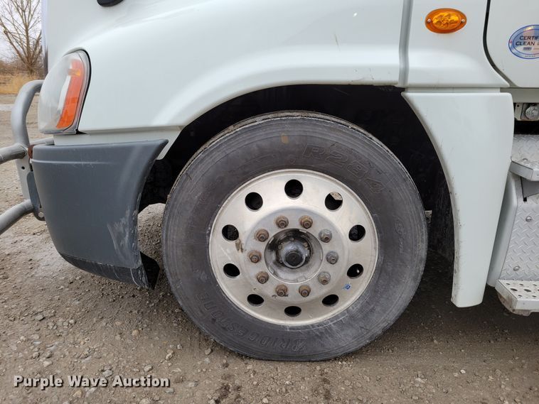 image for item DM8143 2016 Freightliner Cascadia  semi truck