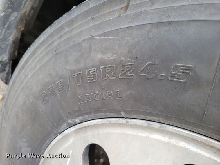 image for item DM8143 2016 Freightliner Cascadia  semi truck