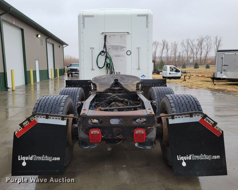 image for item DM8144 2015 Freightliner Cascadia  semi truck