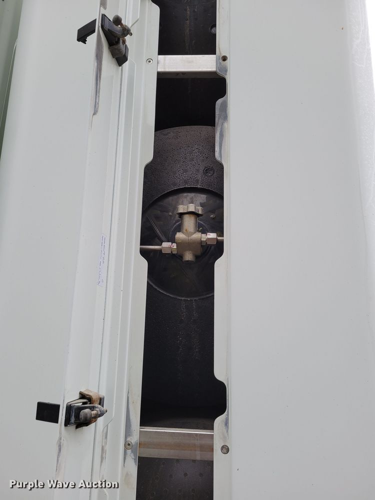 image for item DM8144 2015 Freightliner Cascadia  semi truck