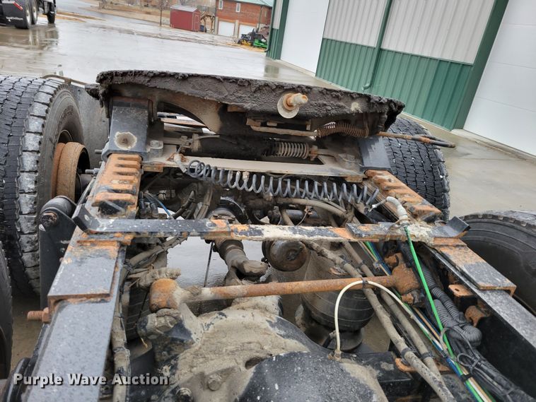 image for item DM8144 2015 Freightliner Cascadia  semi truck