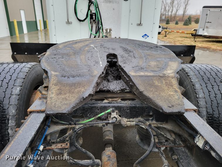 image for item DM8144 2015 Freightliner Cascadia  semi truck