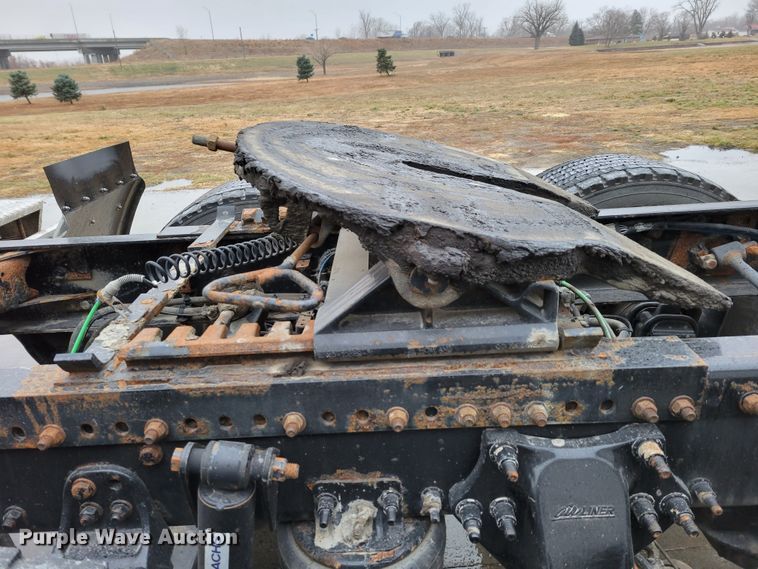 image for item DM8144 2015 Freightliner Cascadia  semi truck