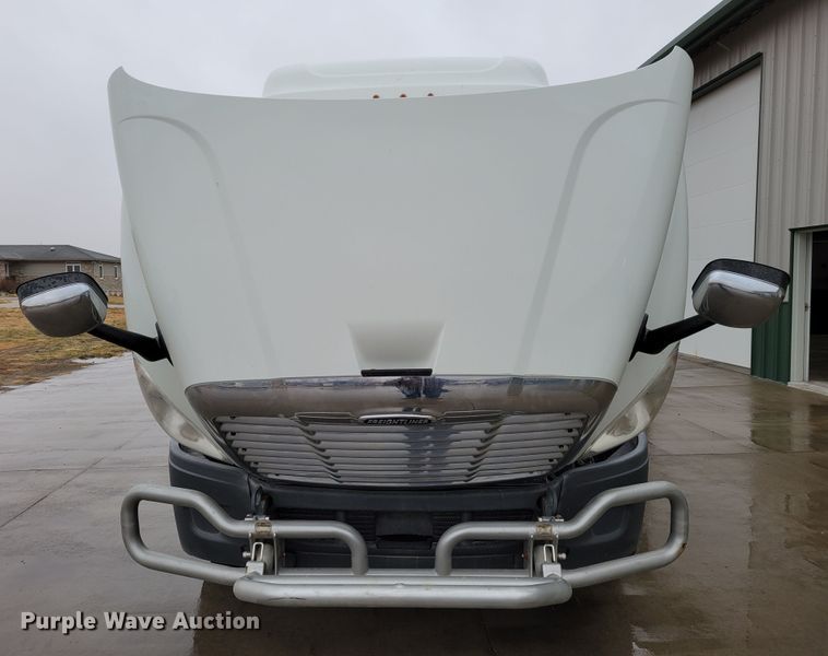 image for item DM8144 2015 Freightliner Cascadia  semi truck