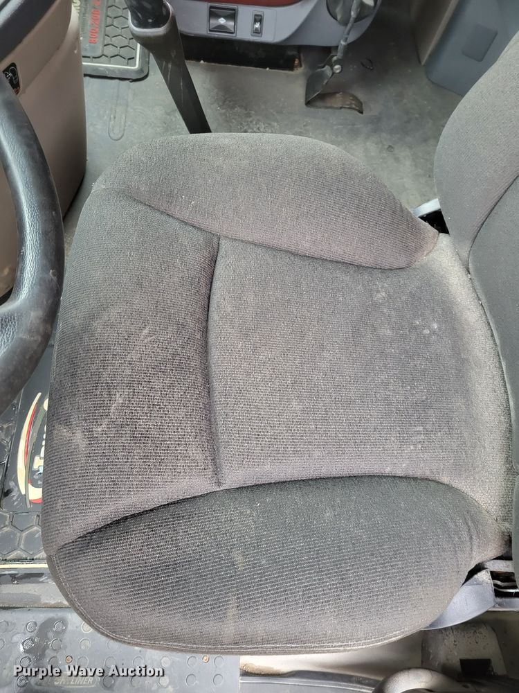 image for item DM8144 2015 Freightliner Cascadia  semi truck