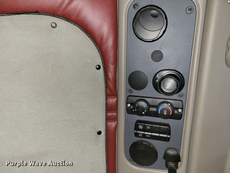 image for item DM8144 2015 Freightliner Cascadia  semi truck