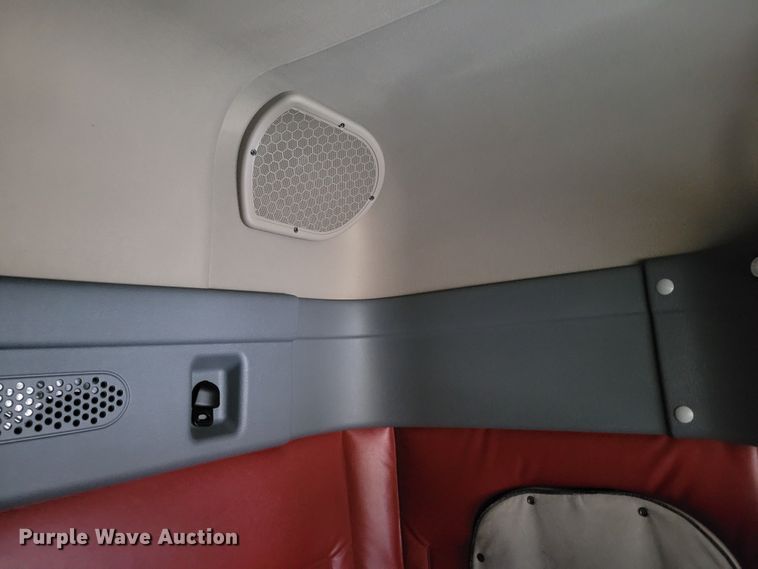 image for item DM8144 2015 Freightliner Cascadia  semi truck