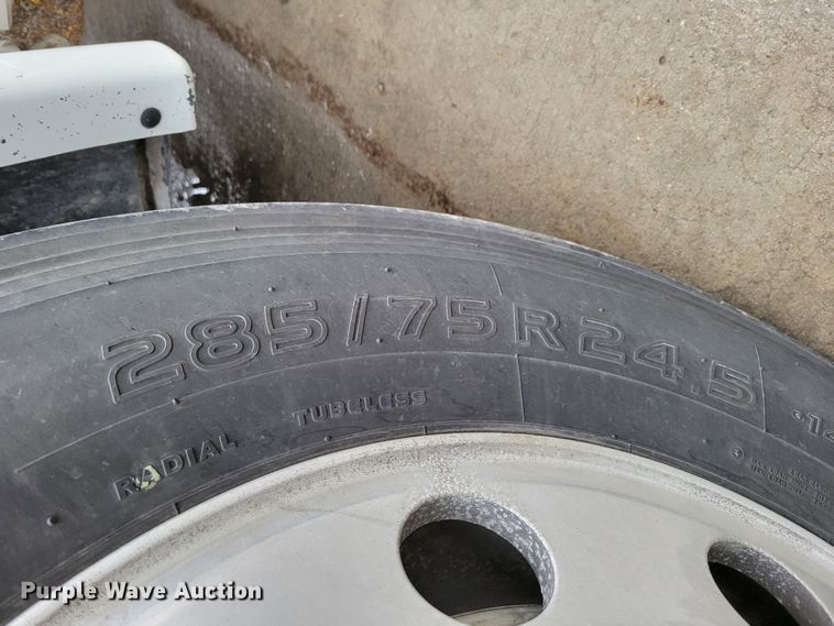 image for item DM8144 2015 Freightliner Cascadia  semi truck