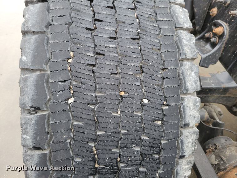 image for item DM8144 2015 Freightliner Cascadia  semi truck